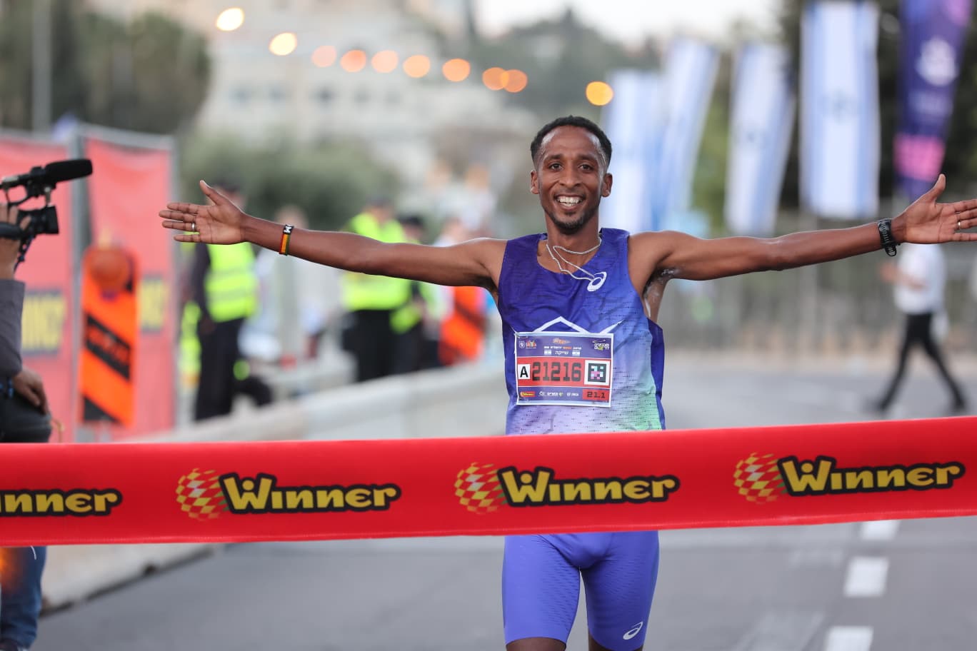 Allame Haimro, 36, of Karnei Shomron, won the men’s half-marathon at the Jerusalem Winner Marathon in a time of 1:07:3, April 17, 2026. Credit: Sportphotography.