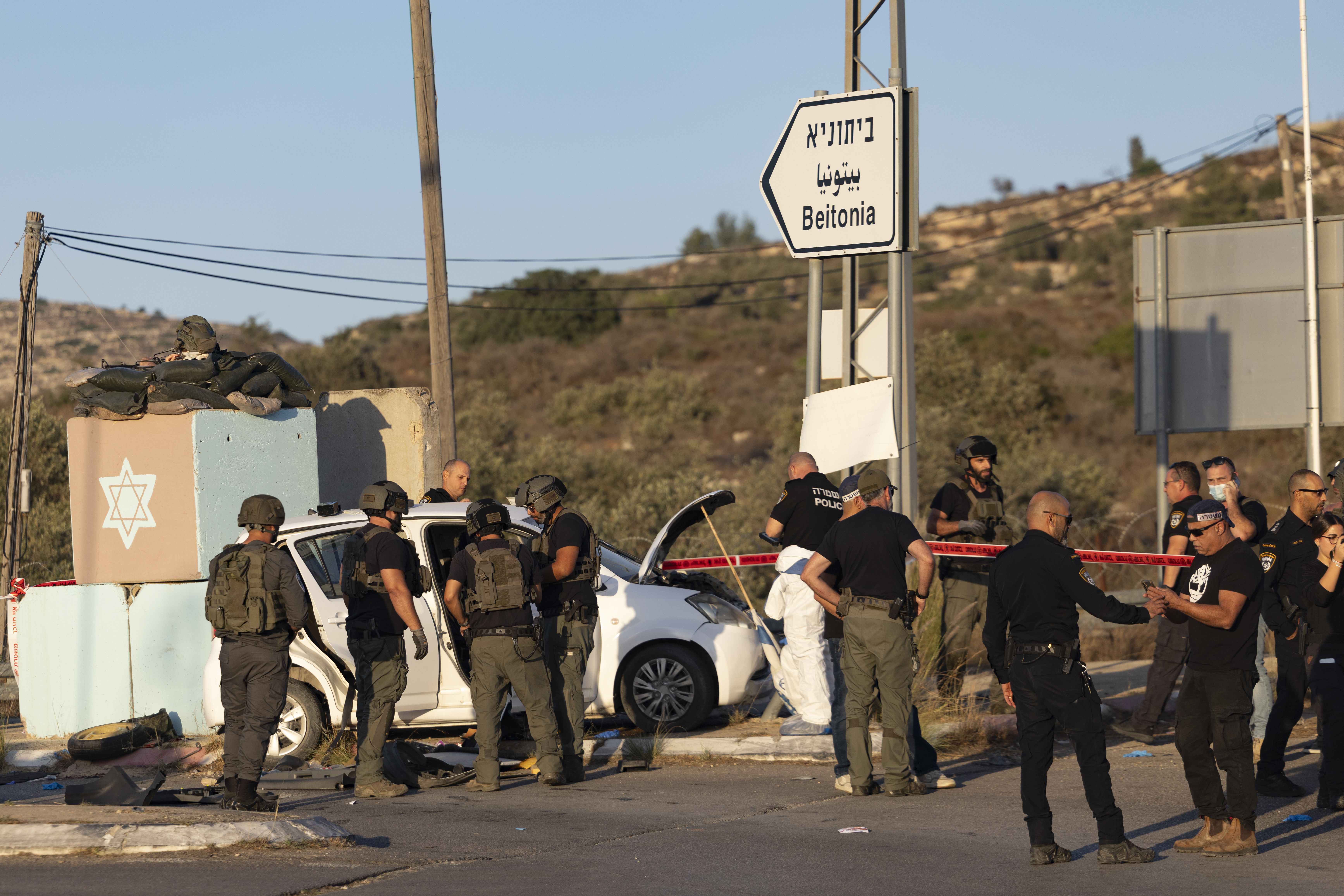 Israeli security forces at the scene of a car-ramming attack near the Maccabim checkpoint in Samaria, where an IDF soldier was wounded, Sept. 23, 2026. Photo by Chaim Goldberg/Flash90.