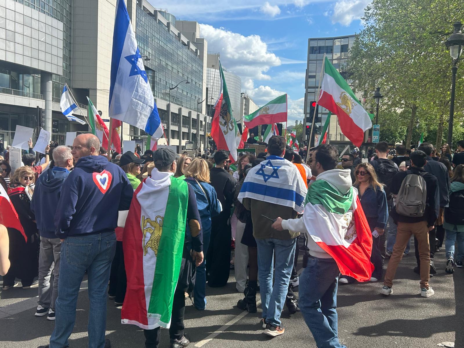 The demonstration in support of the Iranian people at Place de la Bastille in Paris, April 19, 2026. Photo by Amelie Botbol.