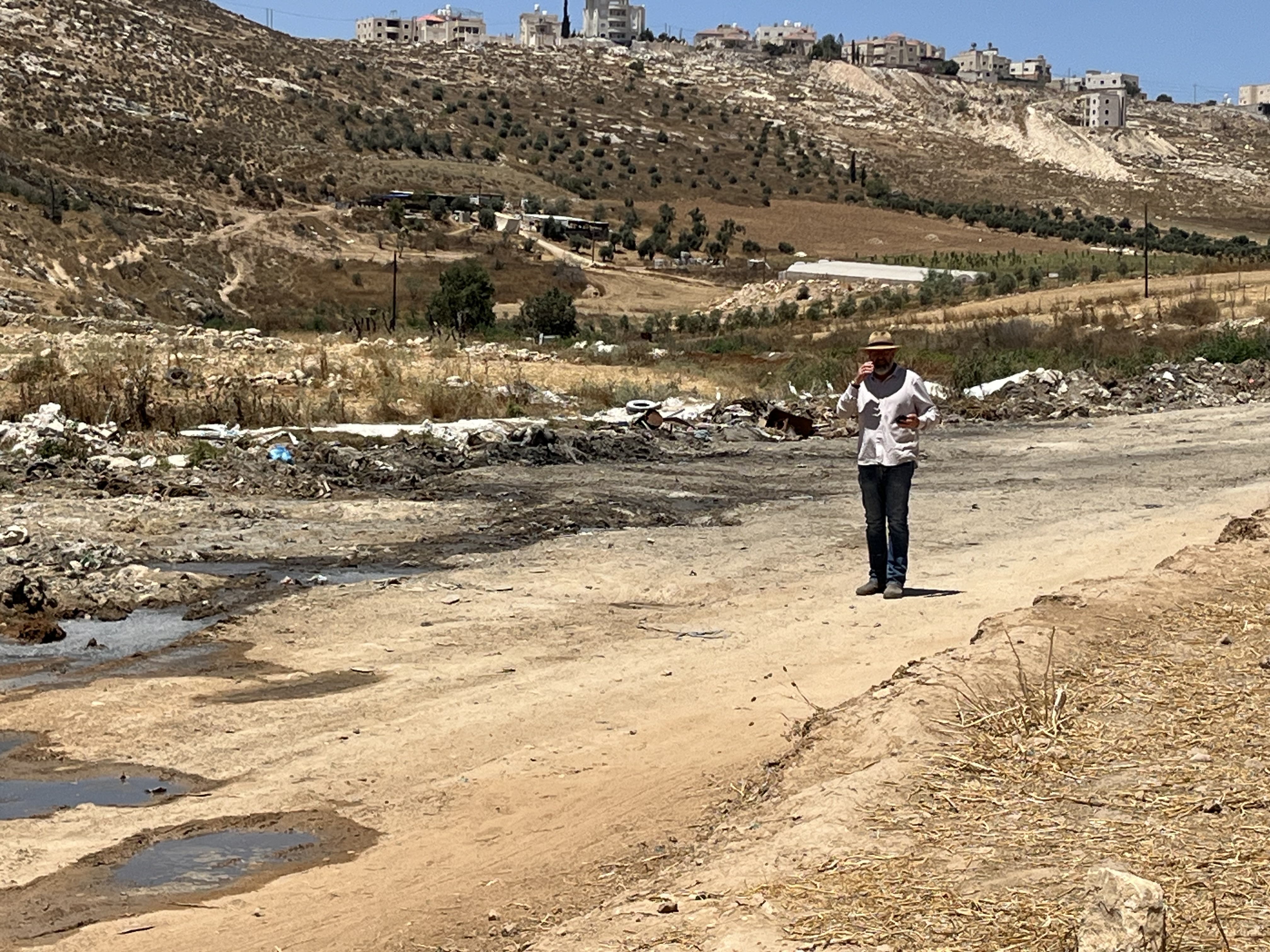 תעשיית האבן הבלתי חוקית מואשמת בהפיכת נחל חברון למפגע סביבתי