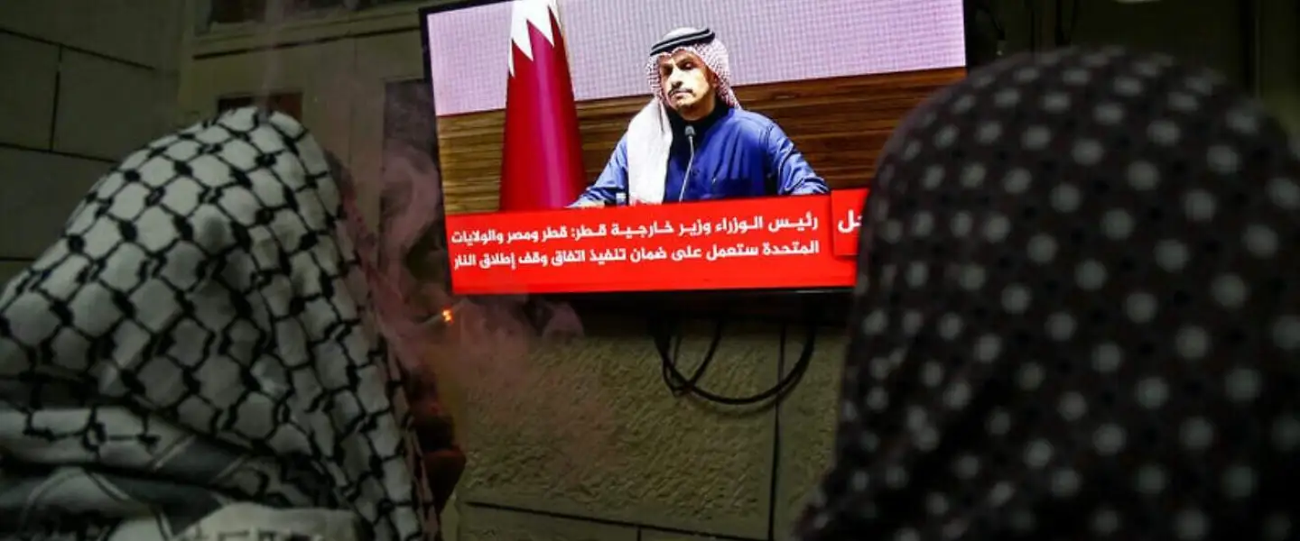 Palestinians watch a press conference of Qatar’s Prime Minister Sheikh Mohammed bin Abdulrahman bin Jassim Al Thani on the ceasefire deal between Israel and Hamas, in the West Bank city of Hebron, January 15, 2025. Photo by Wisam Hashlamoun/Flash90