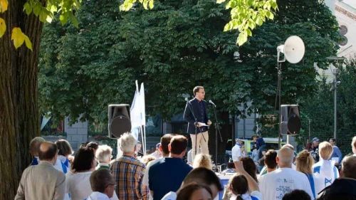 Aron Verständig speaks at a pro-Israel rally in Stockholm, Sweden on Aug. 31, 2015. Photo courtesy of the Zionist Federation of Sweden.