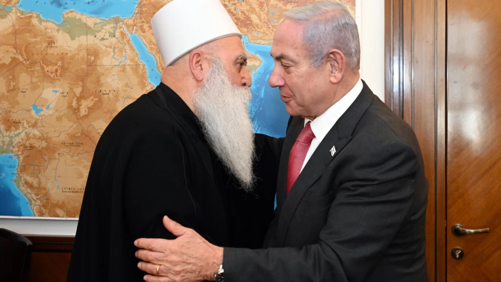 Israeli Druze spiritual leader Shaykh Mowafaq Tarif and Israeli Prime Minister Benjamin Netanyahu in Jerusalem, June 21, 2023. Photo by Haim Zach/GPO.