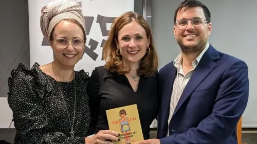 From left: Leora Levian, chief editor of Sella Meir; author Abigail Shrier; and publisher Rotem Sella at the launch in Ramat Gan of the Hebrew edition of Shrier's book "Irreversible Damage," May 28, 2023. Source: Twitter.