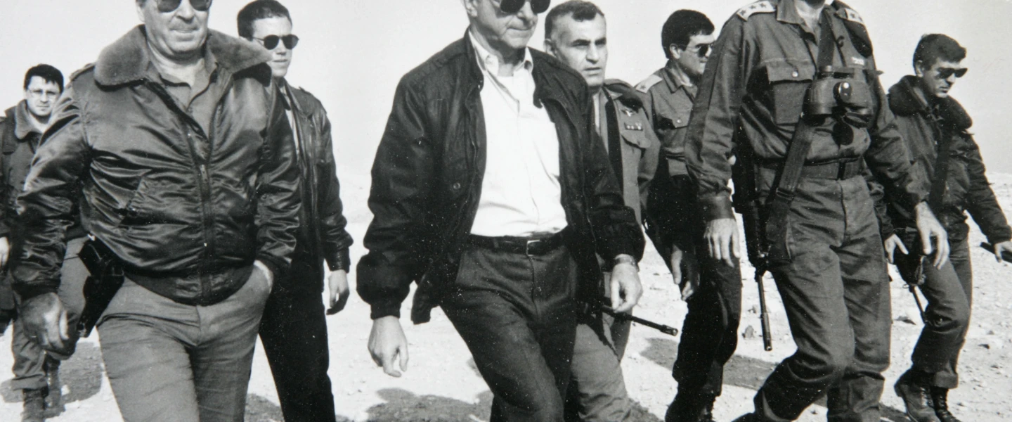 Training by the Israel Defense Forces in the Judean Desert. From left: Dan Shomron former IDF Chief of Staff, Moshe Arens former Minister of Defense, Gen. Yitzhak Mordechai and Moshe Ya'alon. December 1991. Credit: Yossi Zamir.