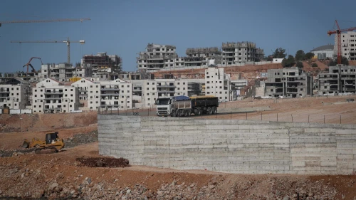 Construction in Beitar Illit, Jan. 17, 2017. Photo by Nati Shohat/Flash90.