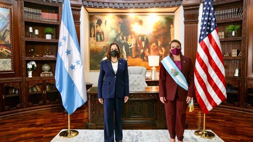 Honduran President Xiomara Castro meeting with U.S. Vice President Kamala Harris. Source: Twitter/Xiomara Castro.