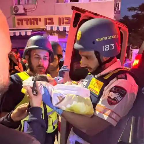 Dr. Gal Rosen (right) examines a 6-day-old girl in Tel Aviv on June 16, 2025. Credit: Courtesy of Magen David Adom.