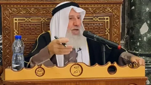 Sheikh Issam Amira delivers a sermon praising the terrorist who beheaded history teacher Samuel Paty in France on Oct. 16. Source: MEMRI TV/Screenshot.