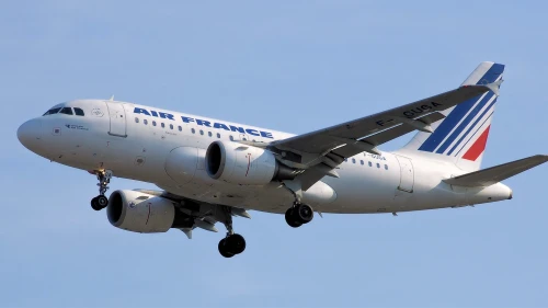 Air France Airbus A318-100. Credit: Adrian Pingstone via Wikimedia Commons.