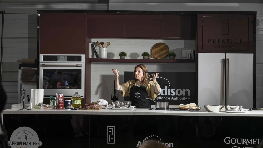 A food demonstration by Rivky Kleiman at Kosherpalooza in Seacaucus, N.J., on June 28, 2023. Photo by Shmily Treger.