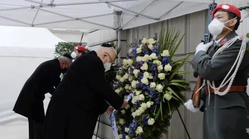 Israeli President Reuven Rivlin lays a wreath during a Holocaust-remembrance ceremony in Vienna, Austria, March 17, 2021. Photo: Amos Ben Gershom/GPO.