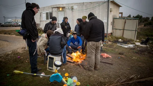Amona residents cook coffee on Dec. 18, 2016. Residents of the 40-home West Bank settlement have agreed to a last-minute government proposal to shift the community to an adjacent plot of land on which the Israeli government will build 52 permanent homes and additional infrastructure. Miriam Alster/Flash90.