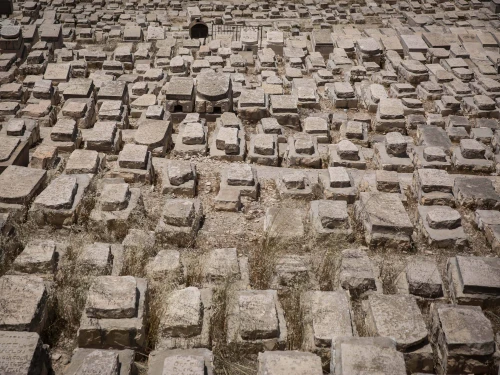 The Mount of Olives Jewish cemetery in Jerusalem, May 15, 2017. Photo by Hadas Parush/Flash90.