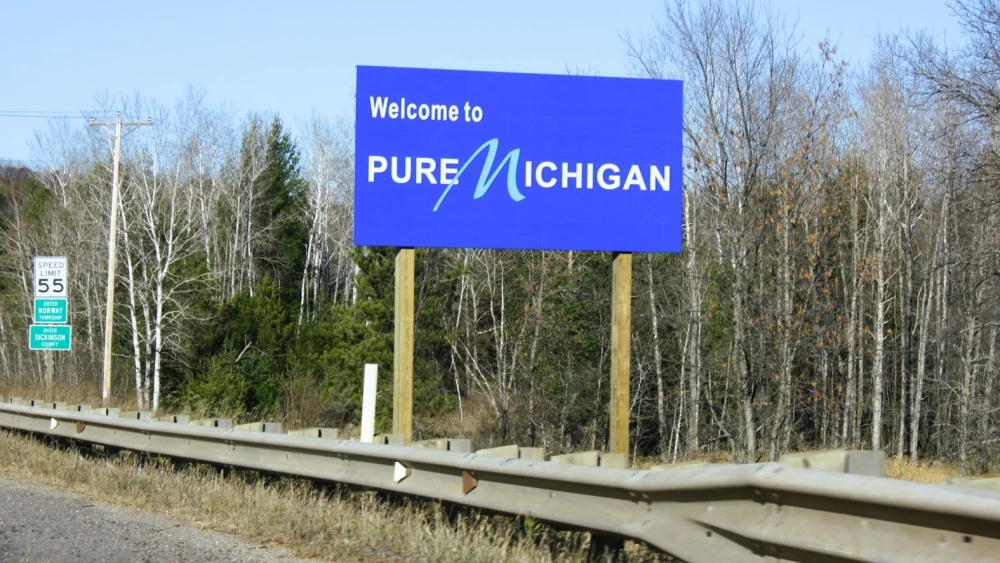 A “Welcome to Michigan” sign on U.S. Highway 8 in Dickinson County, Mich., in 2009. Credit: Royalbroil via Wikimedia Commons.