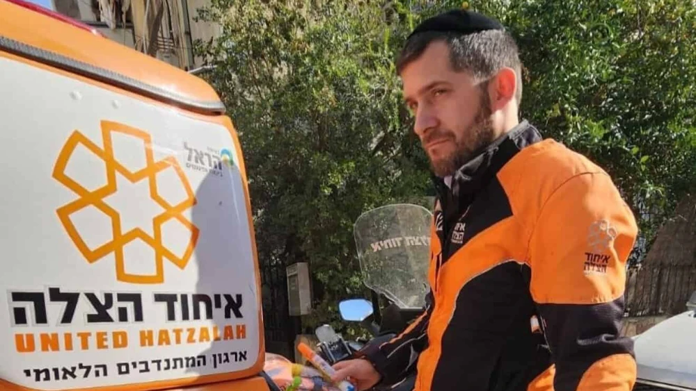 A United Hatzalah volunteer medic treats a patient during an emergency response in Israel. Credit: United Hatzalah.