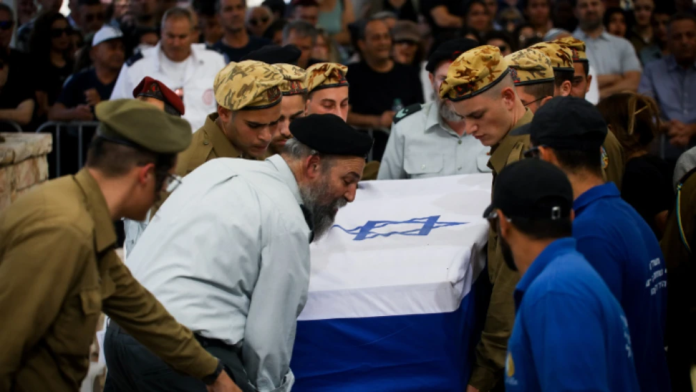 Mourners attend the funeral of Sgt. Lia Ben-Nun, 19, who was murdered on the Egyptian border, at the Rishon Letzion Military Cemetery, June 4, 2023. Credit: Flash90.