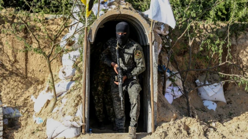 A Palestinian Islamic Jihad terrorist exits a tunnel in Beit Hanun in the Gaza Strip, May 18, 2022. Photo by Attia Muhammed/Flash90.