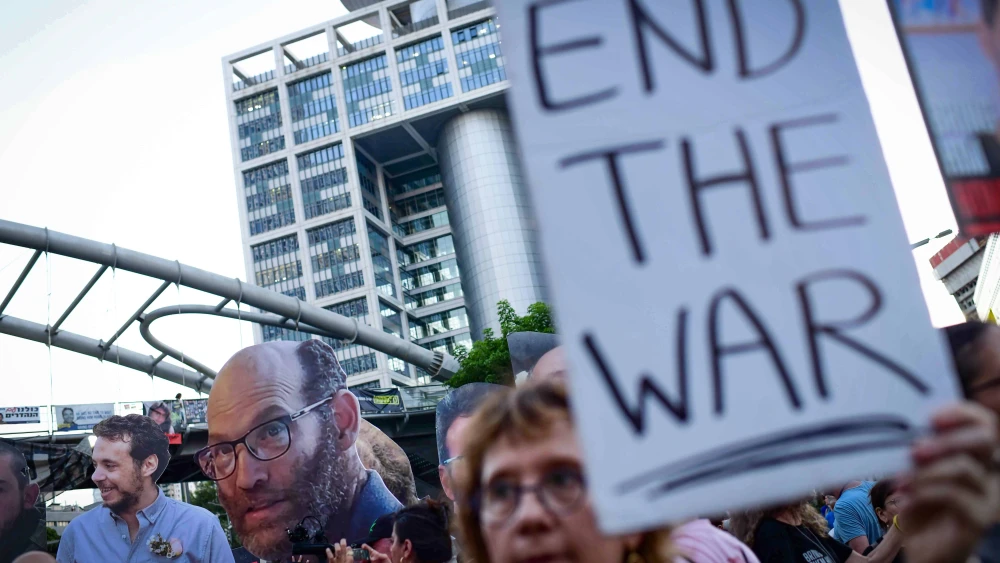 Demonstrators protest calling for the release of Israeli hostages held in the Gaza Strip outside Hakirya Base in Tel Aviv, Aug. 20, 2024. Photo by Tomer Neuberg/Flash90.