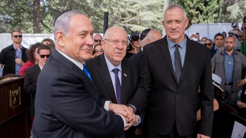 From left: Israeli Prime Minister Benjamin Netanyahu, President Reuven Rivlin and Blue and White Party leader Benny Gantz shake hands at the memorial ceremony for the late President Shimon Peres, at the Mount Herzl cemetery in Jerusalem, on Sept. 19, 2019. Photo by Yonatan Sindel/Flash90.