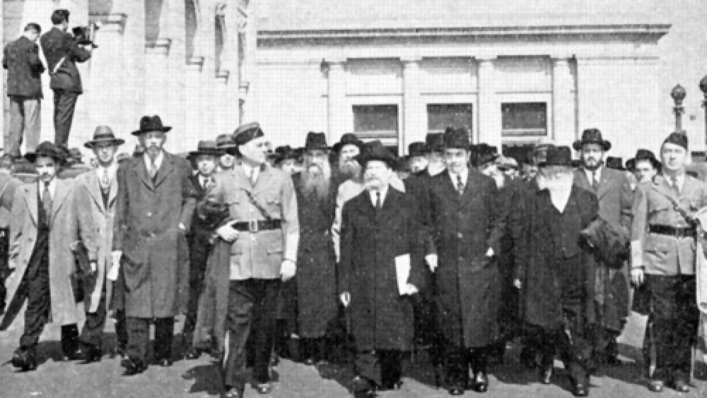 The beginning of the October 1943 march by more than 400 rabbis in Washington, D.C., three days before Yom Kippur. The marchers are pictured at Washington's Union Station. Courtesy of the David S. Wyman Institute for Holocaust Studies.