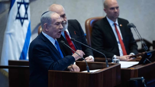 El primer ministro israelí, Benjamin Netanyahu, habla durante una sesión especial de la Knesset en honor al primer ministro albanés, Edi Rama, en el parlamento israelí en Jerusalén, el 26 de enero de 2026. Foto de Yonatan Sindel/Flash90.
