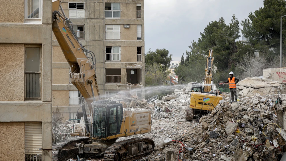 Demolition of residential buildings as part of an urban renewal (pinui-binui) project on Hantke Street in Jerusalem, March 25, 2026. Photo by Rachel Alroey/Flash90.