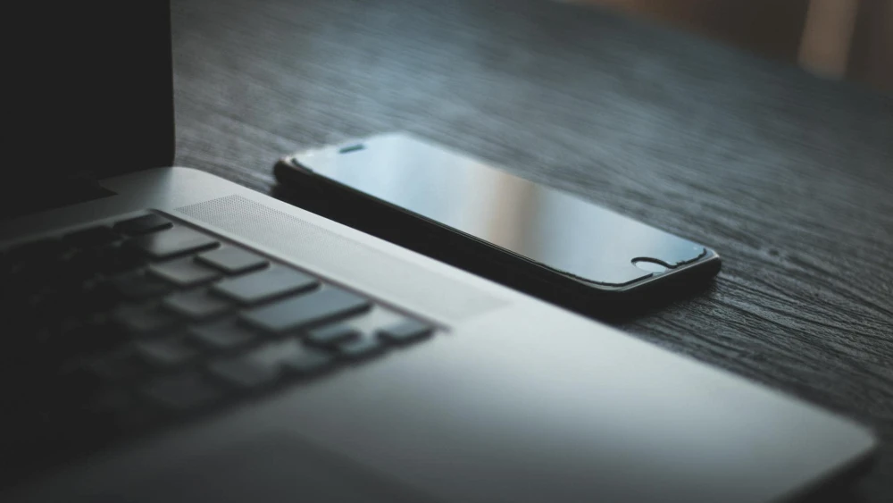 Laptop, Cellphone
