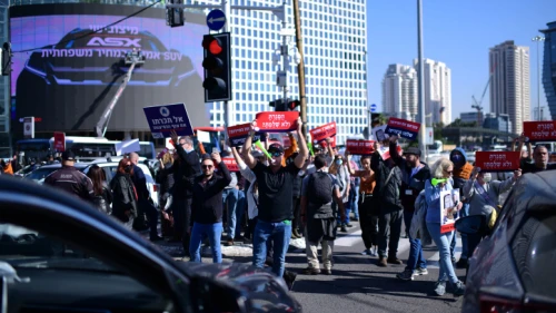 Israelis from the tourism industry protest in Tel Aviv against the new COVID-19 regulations preventing non-Israelis from entering Israel on Dec. 27, 2021. Photo by Tomer Neuberg/Flash90.