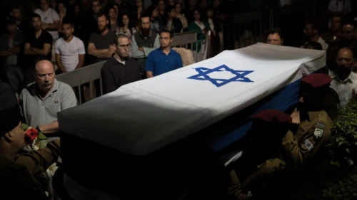 Israeli soldiers carry the coffin of fellow soldier Ronen Lubarsky, who was critically injured during an operation in the West Bank and later died from his wounds, during his funeral at the Mount Herzl Military Cemetery in Jerusalem on May 27, 2018. Photo by Yonatan Sindel/Flash90.