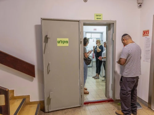 Iran Missile Attack, Israelis in Bomb Shelter