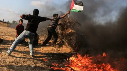 Palestinians attack Israeli soldiers at the Gaza border fence, east of Khan Younis, Sept. 22, 2023. Photo by Yousef Mohammed/Flash90.