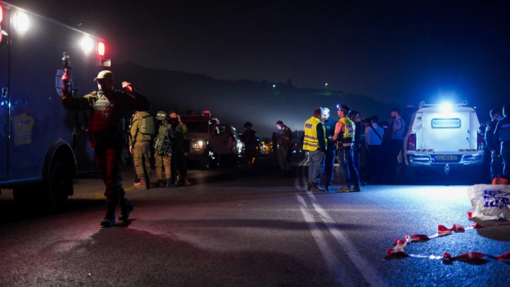 Israeli security forces inspect the scene of a shooting in the Samaria region, May 12, 2021. Photo by Hillel Maeir/Flash90.