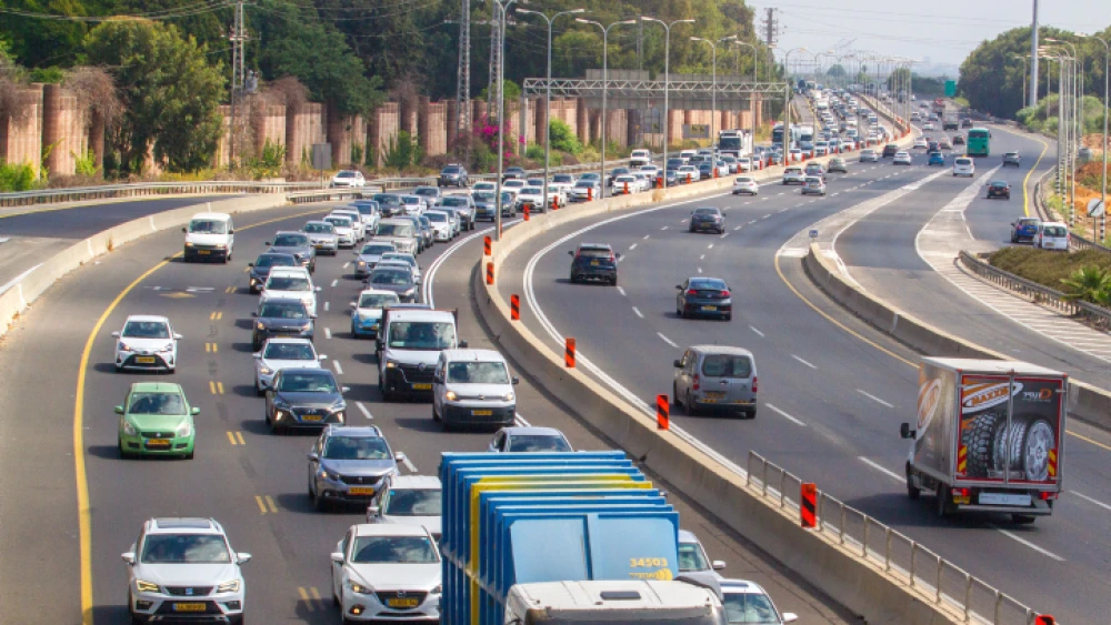 Heavy traffic on Highway 2 near Netanya, on July 25, 2022. Photo by Flash90.