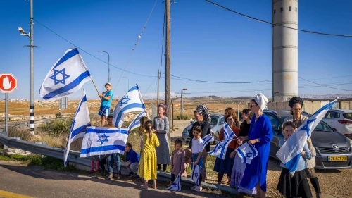 Israelis pay their respects to slain IDF soldier Sgt. Maj. (res.) Gideon Ilani during his funeral procession near Asa'el in Judea. Photo by Yossi Aloni/Flash90.
