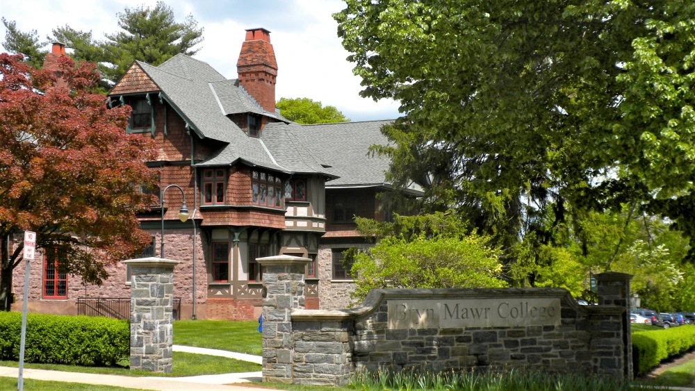 Entrance to Bryn Mawr College. Credit: Wikimedia Commons.