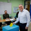 Efrat Mayor Oded Revivi votes in the municipal election, March 10, 2024. Photo by Gershon Elinson/Flash90.