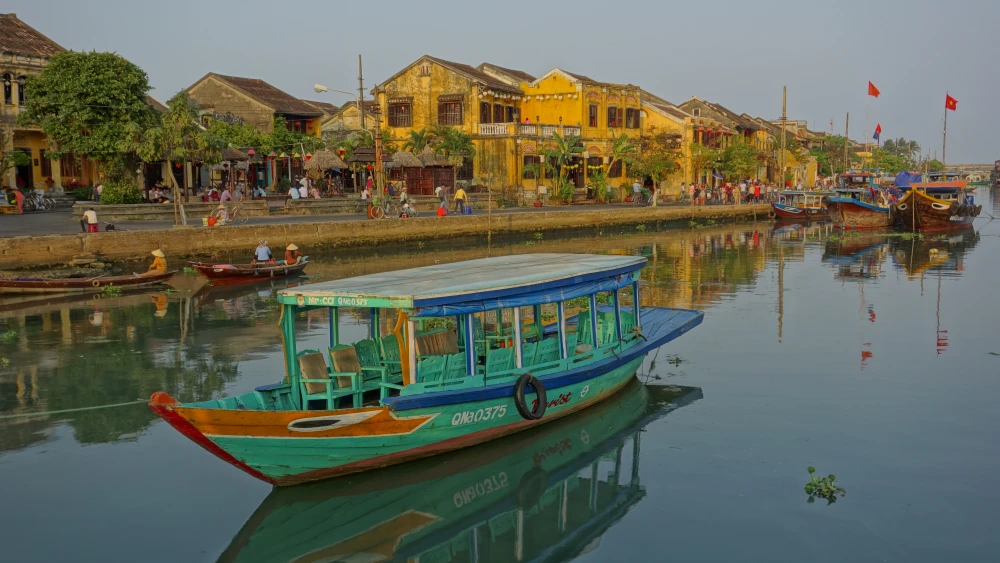 A boat sails in the port of Hội An, Vietnam on March 23, 2025. Photo credit: Wikimedia Commons/Ryan Milani. Https://creativecommons.org/licenses/by-sa/2.0/