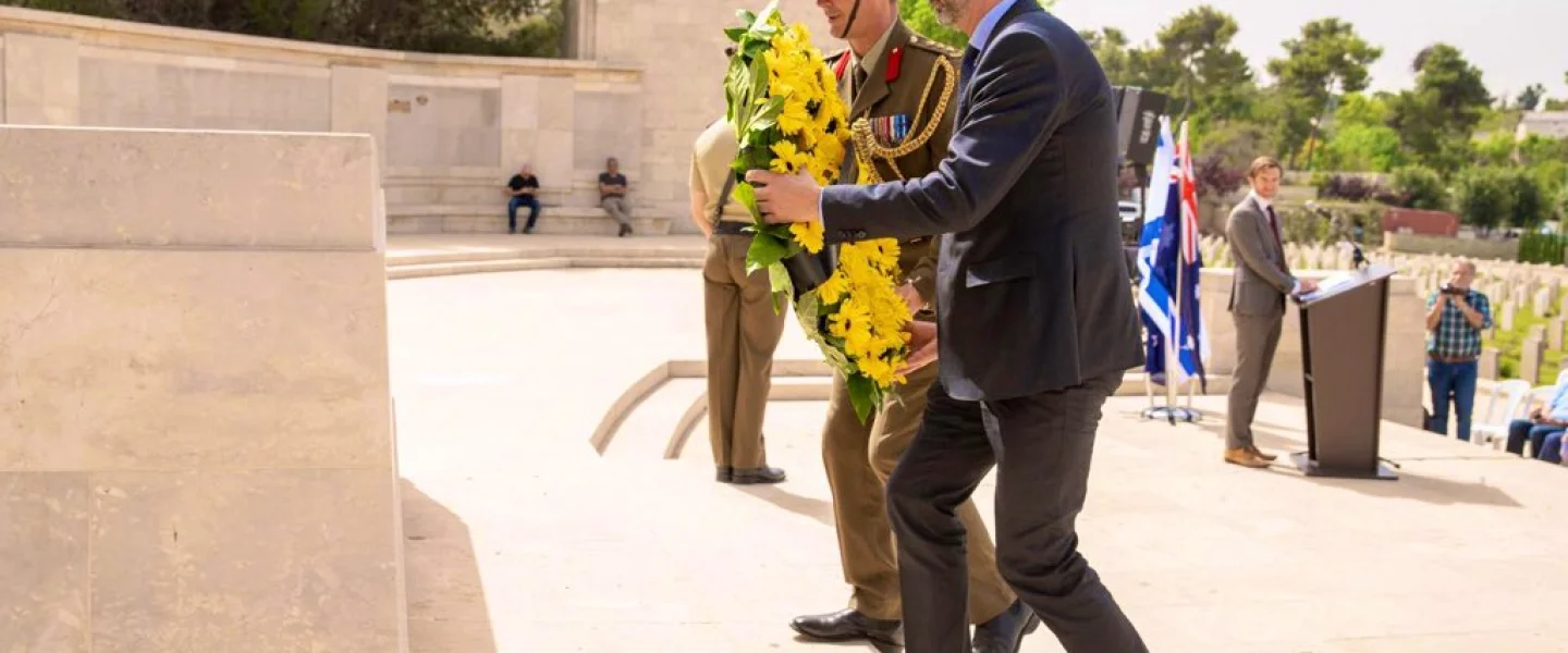 Australia's Ambassador to the Israel Chris Cannan lays a wreath at the British war cemetery in Jerusalem on ANZAC Day in 2019, where Australian soldiers who took part in World War I are buried. Source: Chris Cannan via Twitter.
