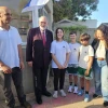 (L to R): Eyal Dvori, principal of Shachar Eshkol Elementary School; US Ambassador Mike Huckabee; students on their first day of school; and Michal Uziyahu, head of the Eshkol Regional Council, Sept. 1, 2025. Credit: Courtesy Jewish National Fund-USA.
