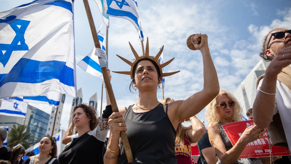 Israelis protest against the Israeli government's planned judicial overhaul, in Haifa, March 27, 2023. Photo by Shir Torem/Flash90.