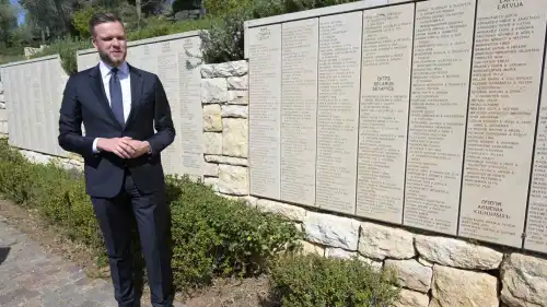 Lithuanian Foreign Minister Gabrielius Landsbergis visits the Garden of the Righteous at Yad Vashem in Jerusalem, March 2, 2023. Courtesy of the Lithuanian Embassy.