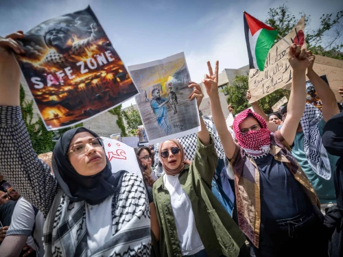 Demonstrators protest calling to end the war in Gaza at the Hebrew University in Jerusalem on May 28, 2024. Photo by Yoatan Sindel/Flash90.