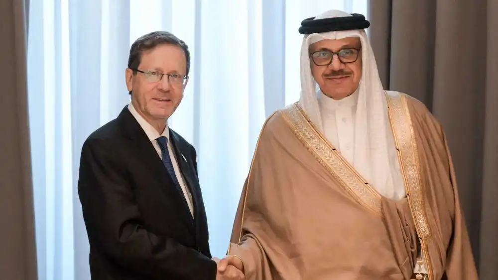 Israeli President Isaac Herzog, left, meets with Bahraini Foreign Minister Abdullatif bin Rashid Al-Zayani in Baku, Azerbaijan, Oct. 14, 2026. Photo by Maayan Toaf/GPO.