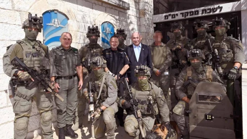 Israeli Prime Minister Benjamin Netanyahu and Israel Police Commissioner Yaakov Shabtai with the Yamam counterterrorism unit, July 13, 2023. Photo by Haim Zach/GPO.