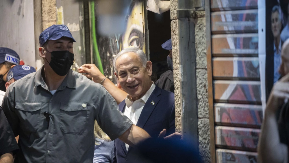 Israeli Prime Minister and Likud party chairman Benjamin Netanyahu visits the Mahane Yehuda Market in Jerusalem as part of the Likud party’s election campaign ahead of Israel’s upcoming elections, Oct. 22, 2026. Photo by Yonatan Sindel/Flash90.