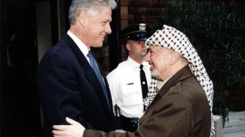 U.S. President Bill Clinton with PLO Chairman Yasser Arafat. Photo by Palestinian Authority via Abed Al Rahim Al Khatib/Flash90.
