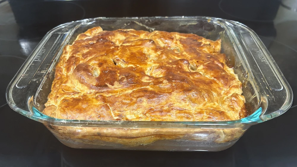 Homemade deep-dish apple pie. Photo by Ethel G. Hofman.