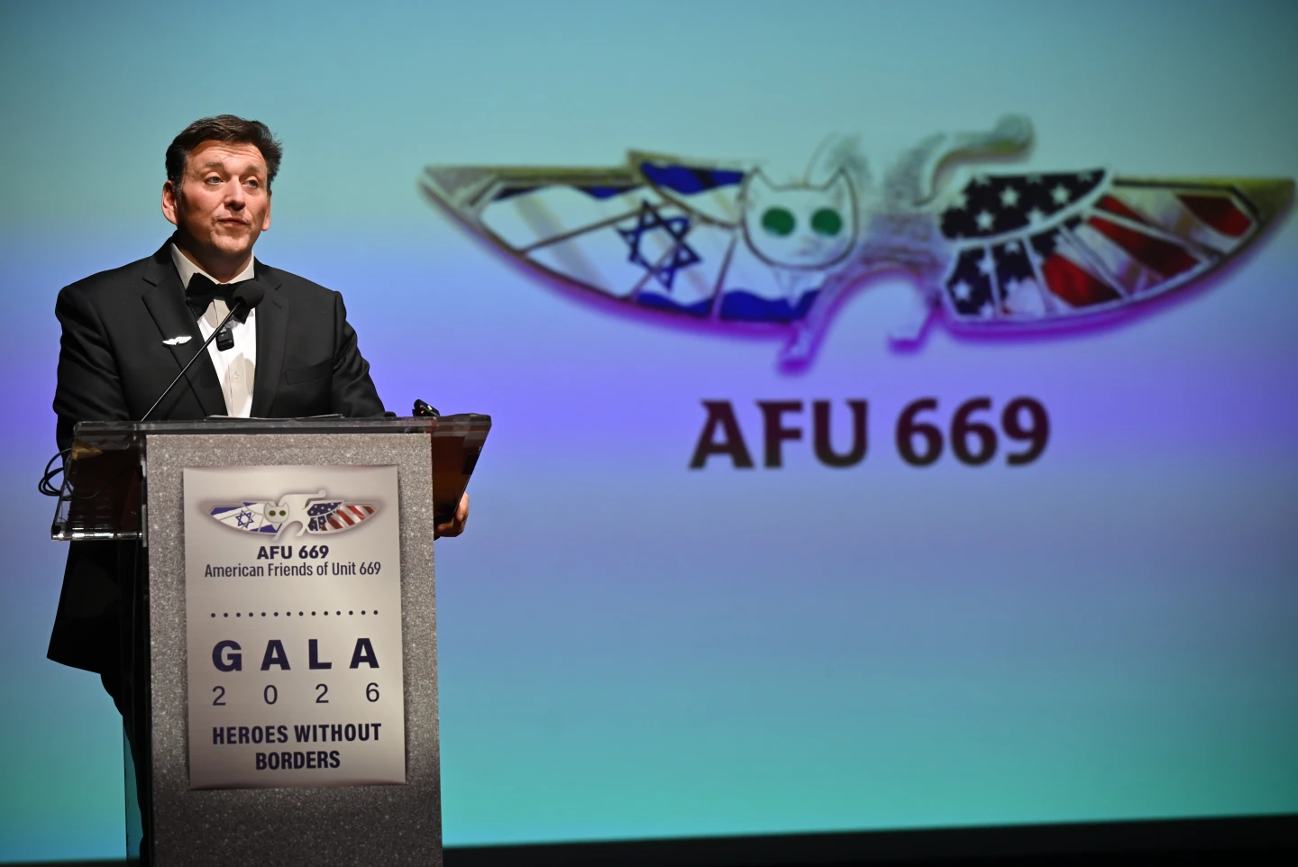 Comedian Daniel Ryan-Spaulding served as host of the AFU 669 gala, held at the Museum of Jewish Heritage–A Living Memorial to the Holocaust in Lower Manhattan, on Oct. 15, 2026. Credit: VideoServiceNYC.