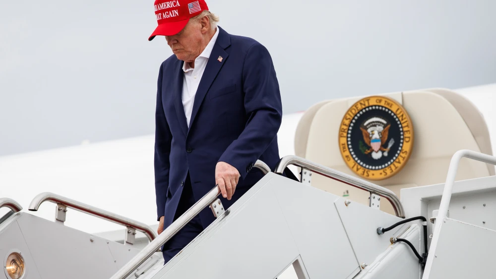 U.S. President Donald Trump steps off of Air Force One on Aug. 16, 2026 in Joint Base Andrews, Maryland. Photo by Samuel Corum/Getty Images.